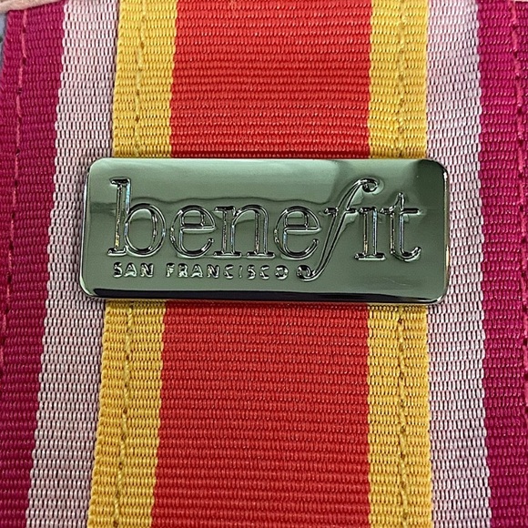 🥳SALE🥳 Benefit Cosmetics Bag - Picture 4 of 5